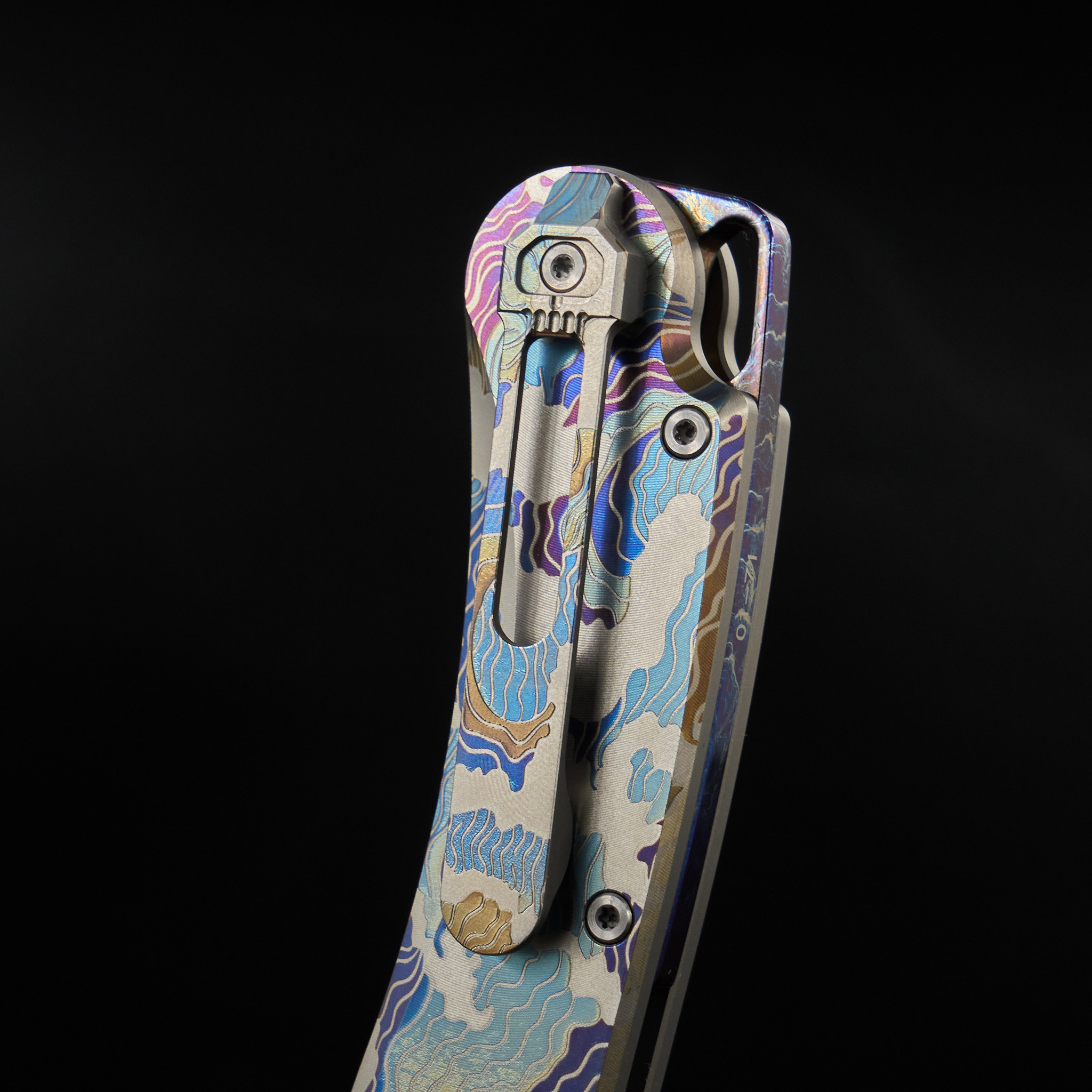 Daggerr knife showing the Cyclops clip design